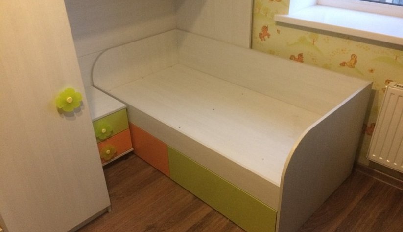 Оригинальный набор мебели для детской комнаты с кроватью и шкафом, иготовленный на заказ