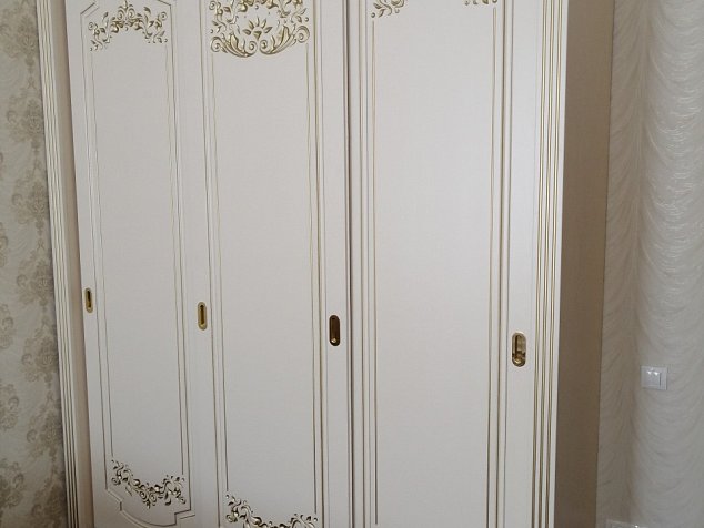 Двери купе для встроенного шкафа или отдельностоящего, в классическом стиле с орнаментом по индивидульному заказу