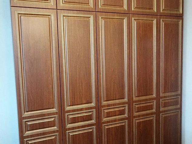 Шкаф с распашными дверями встроенный, МДФ фасады классика, патина золото