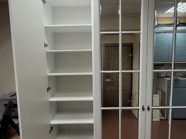 Шкаф современный стиль, МДФ распашные резные двери с зеркалами