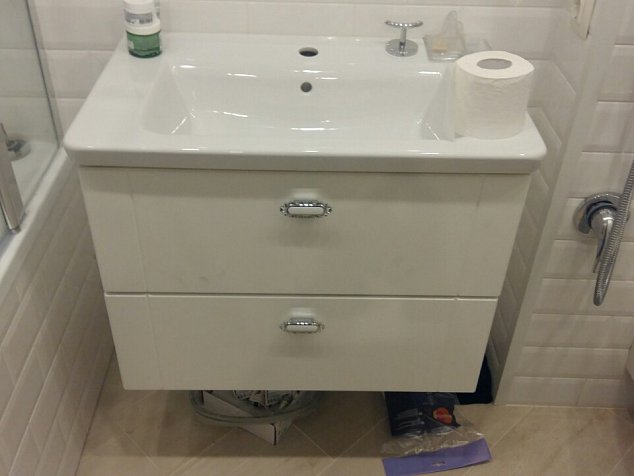 Мебель для ванной на заказ "Шкаф встороенный с распашными дверцами с местом под стиральную машинку"